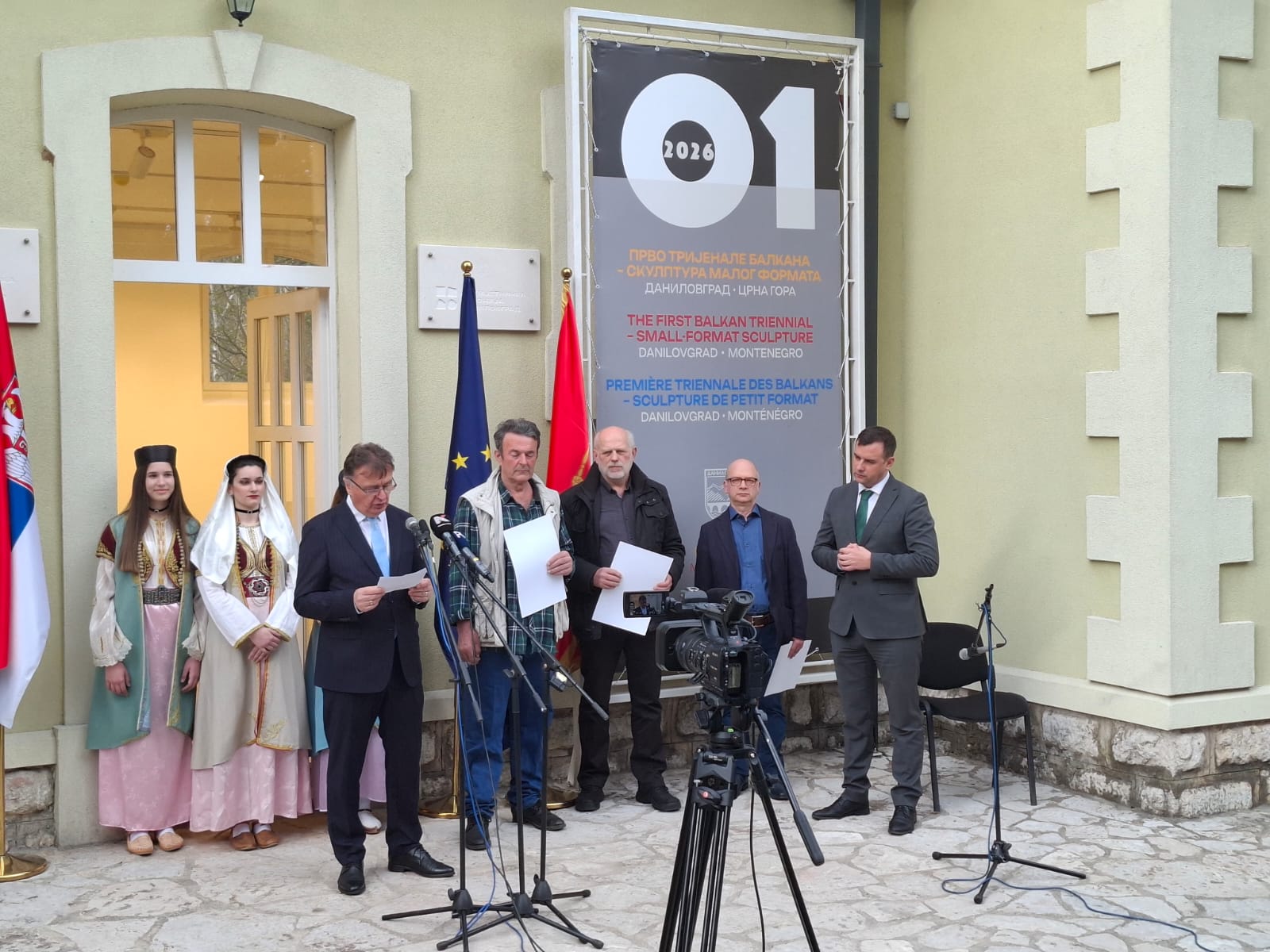 Награда за български скулптор на Първото балканско триенале на малките скулптури